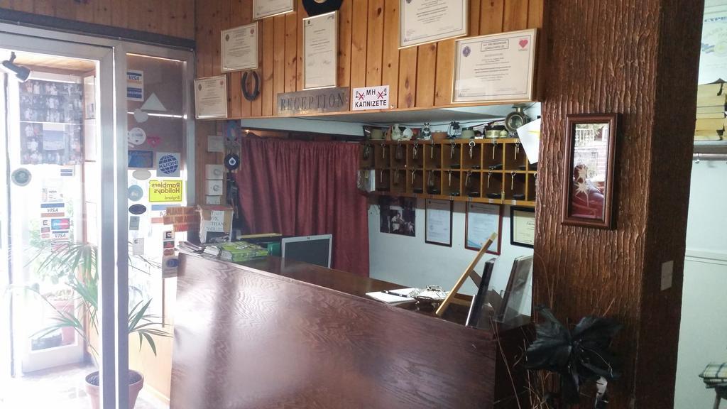 艾德维斯酒店 普拉特斯 外观 照片